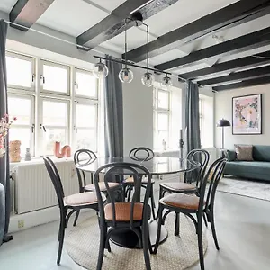 Unique 2 Bedroom Duplex W Exposed Beams In Cph Apartment