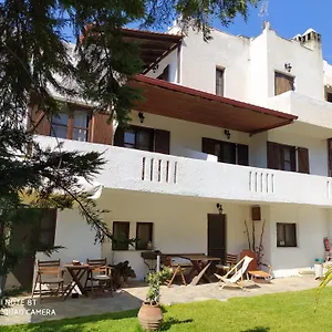 https://ta-pefka.hotelschalkidiki.net