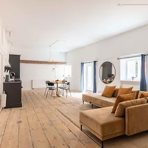 Charismatic In Old Town Apartment